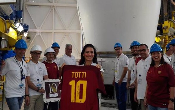 Totti’nin forması uzaya gönderildi