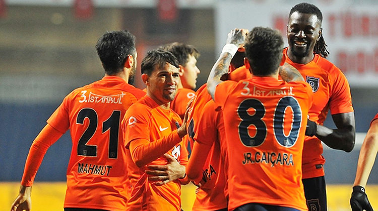 Başakşehir’e çifte şok!