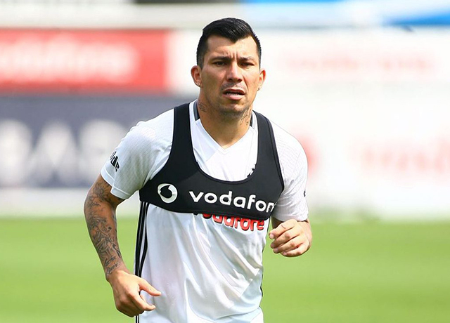 Beşiktaşlı Gary Medel Twitter’ı salladı!