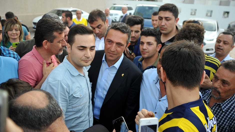 Antalya’da ‘Ali Koç başkan Fenerbahçe şampiyon’ tezahüratları