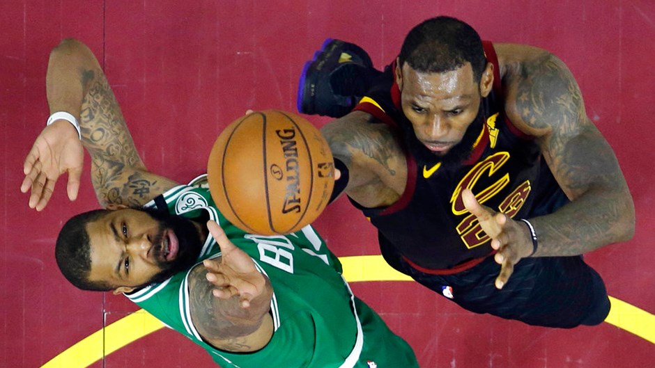 LeBron 44 attı, Cleveland seriye tutundu