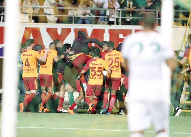 Sinan Gümüş’ten ‘altın’ gol! Cimbom’u ipten aldı…