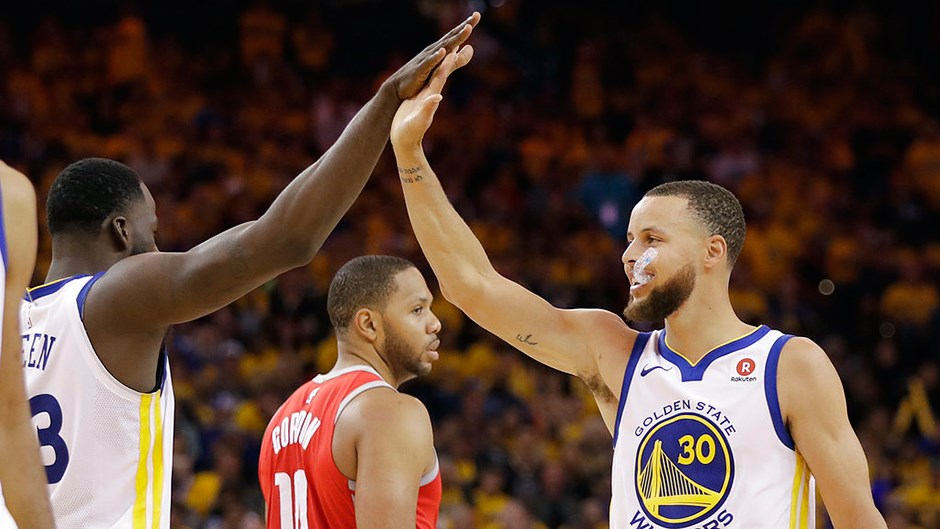 Stephen Curry Rockets’a tarihi yenilgiyi tattırdı