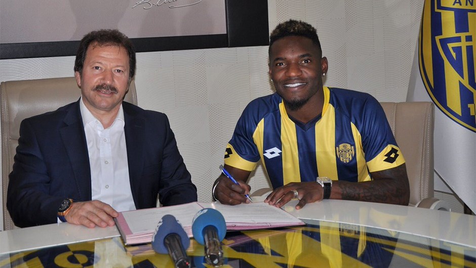 Ankaragücü’nden Thievy Bifouma ile 3 yıllık sözleşme
