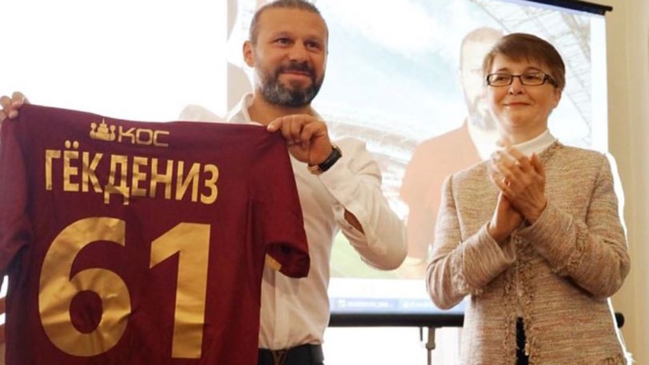 Gökdeniz Karadeniz’e büyük onur