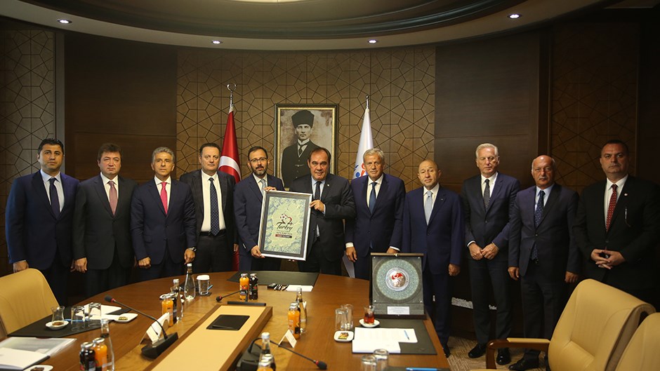 Yıldırım Demirören, Bakan Kasapoğlu’nu ziyaret etti