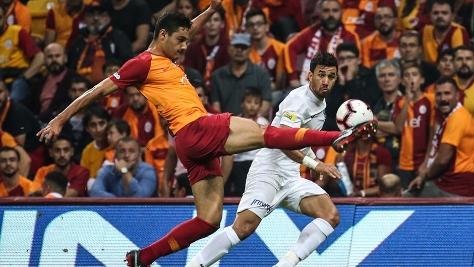 25 Mart 2000 doğumlu Ozan Kabak’ın kariyerinde bir ilk