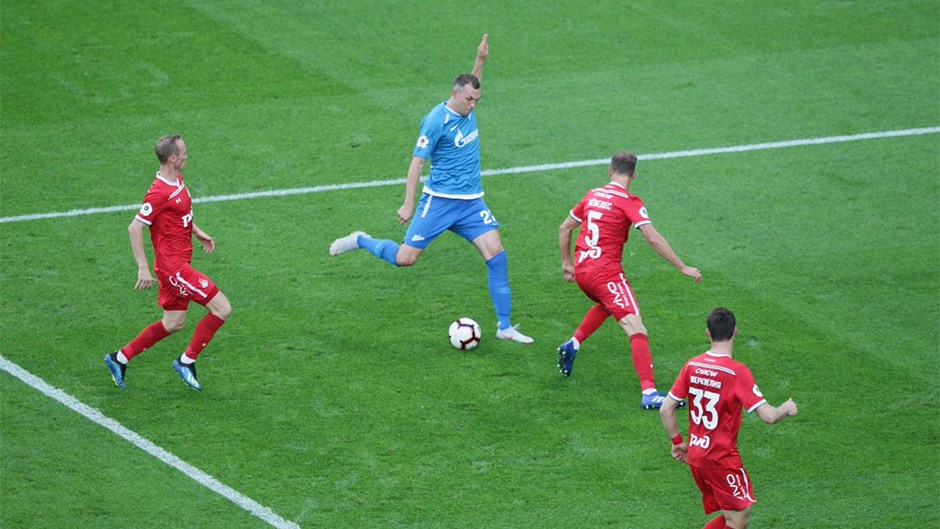 Lokomotiv’e bir darbe de Zenit’ten