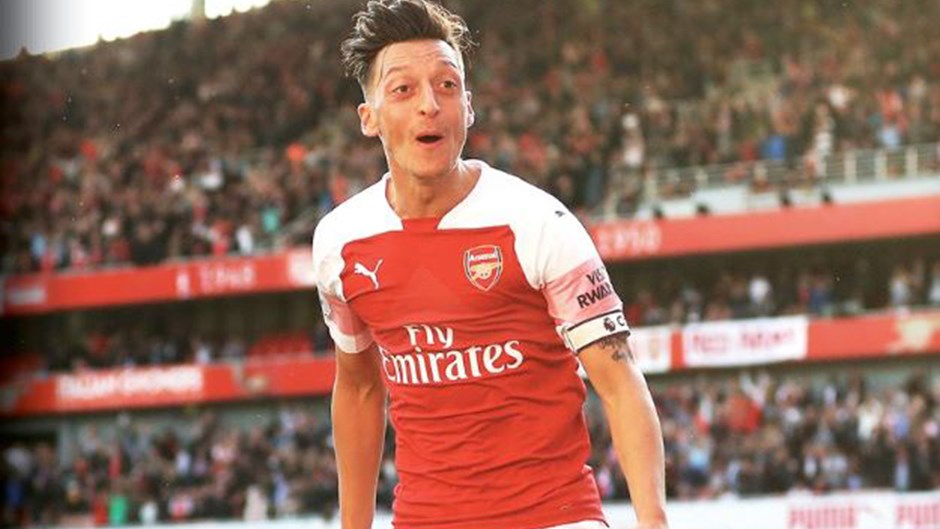 Mesut attı, Arsenal kazandı