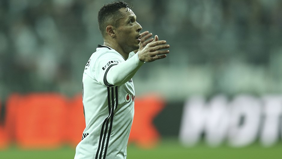 Adriano Göztepe maçında yok!