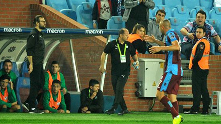 Burak Yılmaz ile taraftarlar arasında gerginlik!