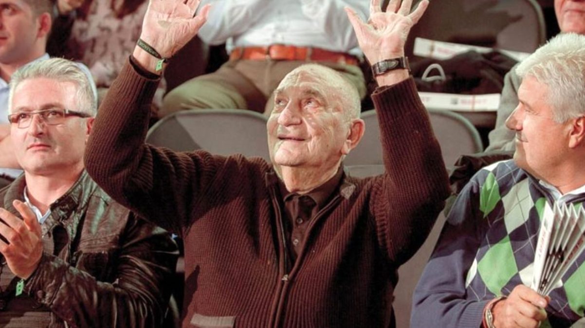 Türk basketbolunun efsane ismi Yalçın Granit, 88 yaşında hayatını kaybetti
