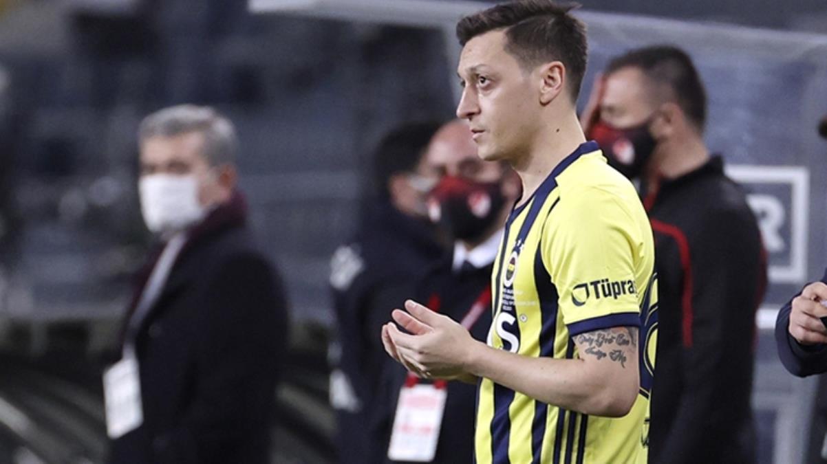 Mesut Özil’in ilk derbi heyecanı! Oyuna dua ederek girdi