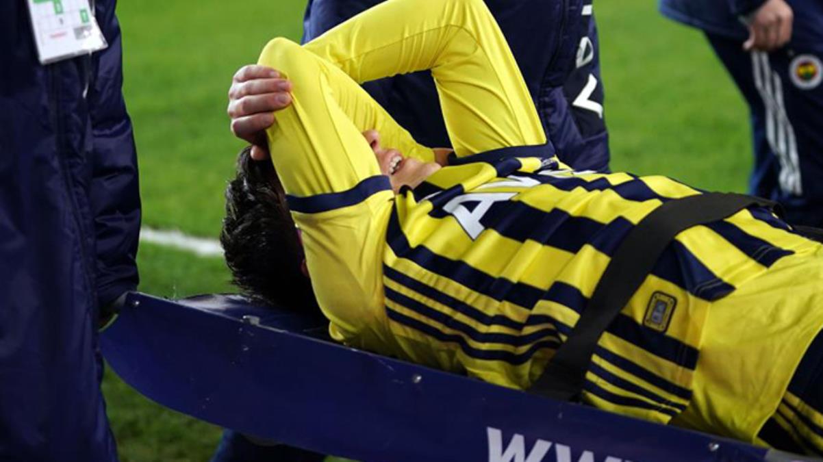 Mesut Özil’in son fotoğrafı taraftarları kahretti! Yıldız futbolcu koltuk değnekleriyle ayakta durabiliyor