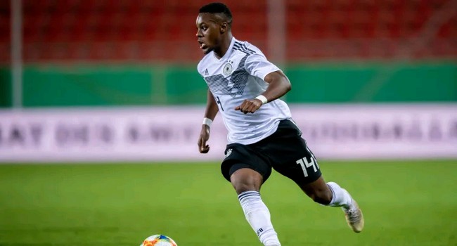 Makana Baku futbol kariyerine devam ediyor