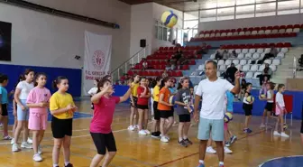 Bilecik’te Yaz Spor Okulları Voleybol Antrenmanları Devam Ediyor