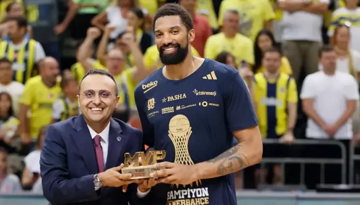 Fenerbahçe Beko, Khem Birch ile ”Yola devam” dedi