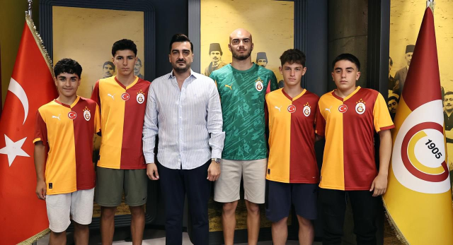 Galatasaray'ın transfer ettiği kalecinin yaşını duyanlar inanamıyor