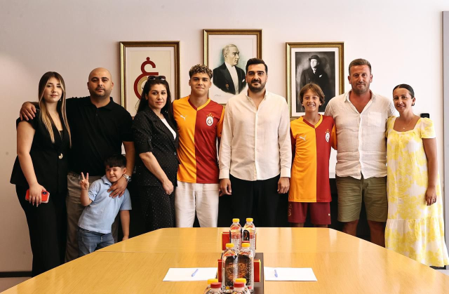 Galatasaray'ın transfer ettiği kalecinin yaşını duyanlar inanamıyor