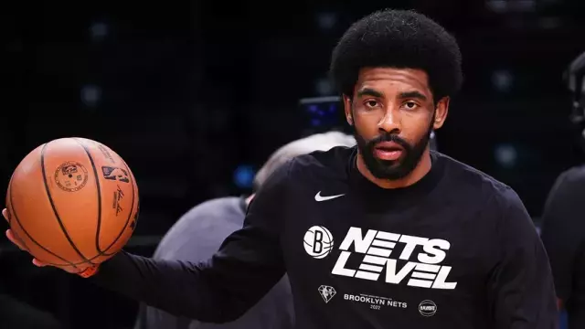 &Uuml;nl&uuml; NBA yıldızı camide ibadet ederken g&ouml;r&uuml;nt&uuml;lendi