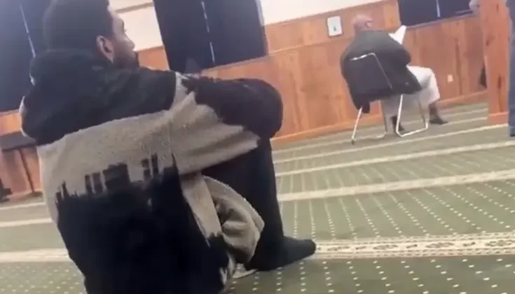 Ünlü NBA yıldızı camide ibadet ederken görüntülendi