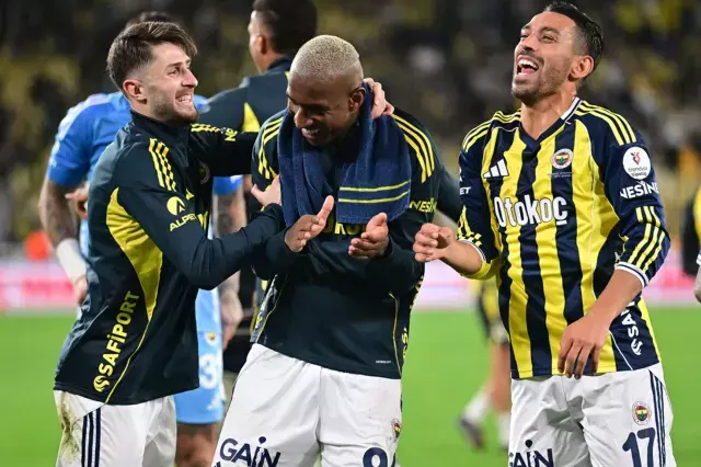 &Uuml;st d&uuml;zey 10 ligde sadece 3 takım yenilmedi! Mourinho ve Fenerbah&ccedil;e detayı dikkat &ccedil;ekti